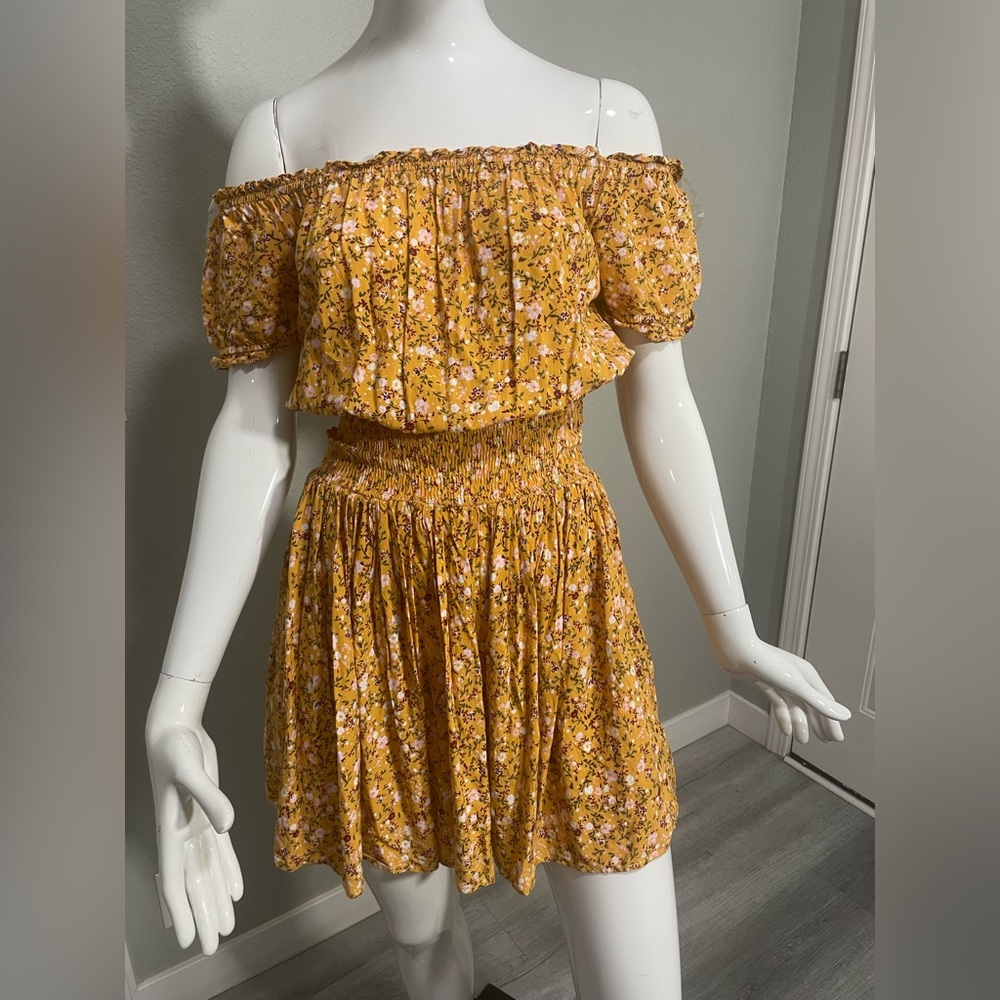 New Look Yellow 🌻Smocked Mini Dress Puff Sleeves, size Large (EUC)